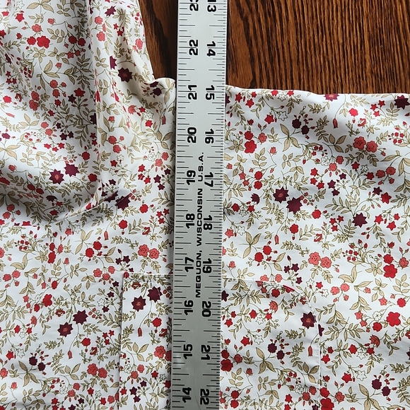 L.L Bean 🌸 wrinkle resistant button down - Picture 10 of 11